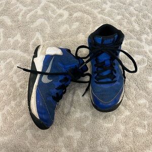 Nike air royal blue white basketball tennis shoes sneakers 12  boy